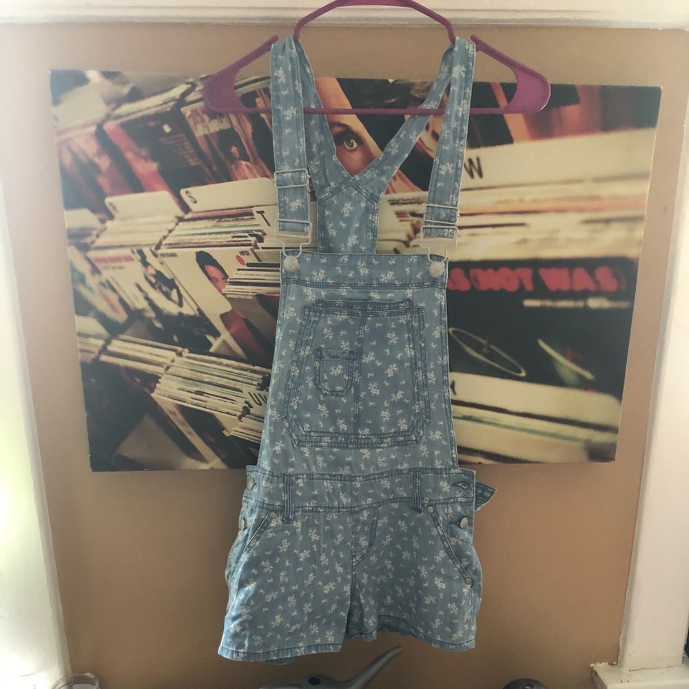 Rue 21 Flower Print Denim Overall Shorts nwt